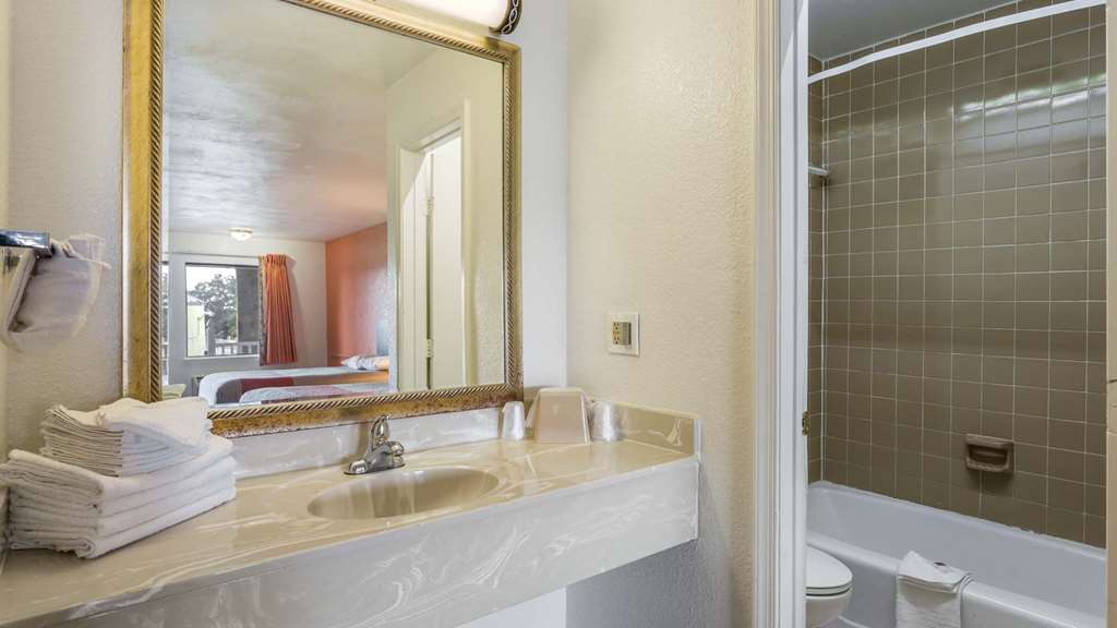 Motel 6 Portsmouth VA - photo 32