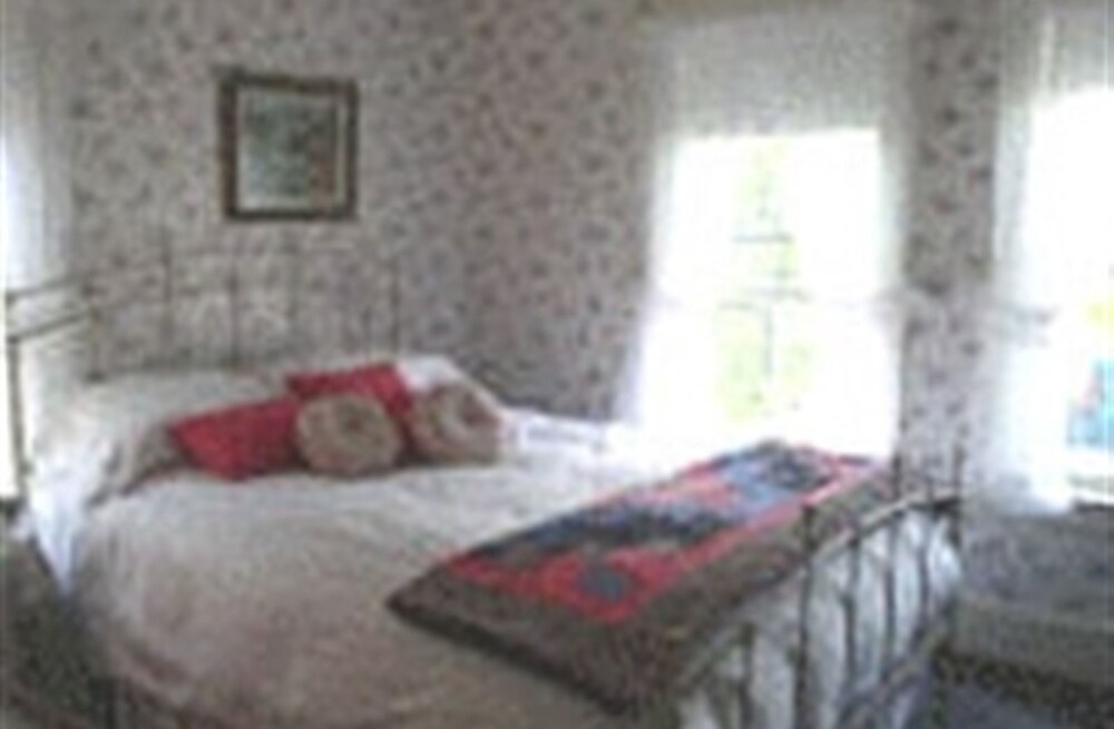 Elsa's Inn on the Harbor - photo 9