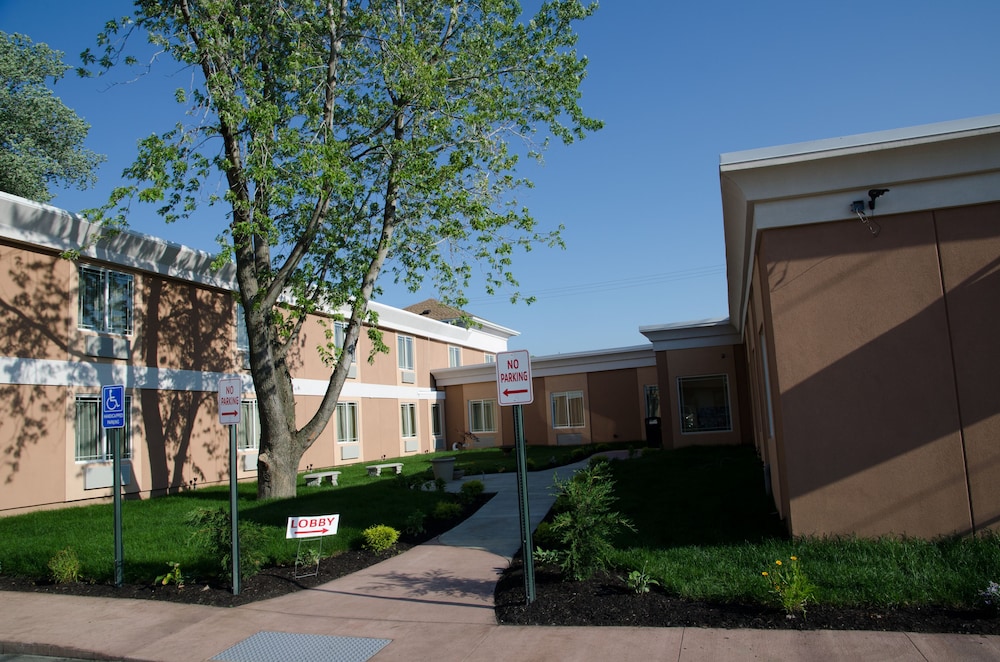 AAshram Hotel by Niagara River - photo 25