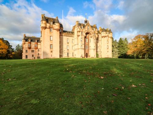 The Preston Tower Apartment Fyvie Castle — 4-Star Luxury Hotel in Turriff, United Kingdom