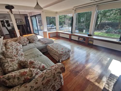 Spacious 3 Bedroom Family Oasis with Sauna 20 min from Warsaw — 4-Star Luxury Hotel in Piaseczno, Poland