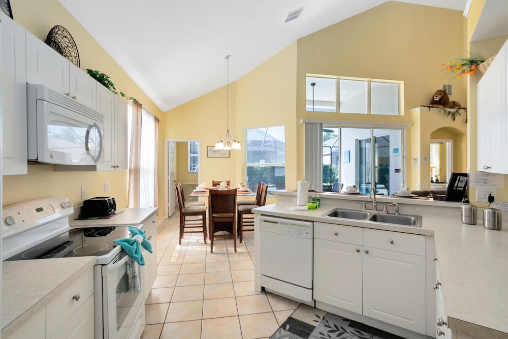 Fantastic Resort 5BR House South Facing Pool Spa - photo 10
