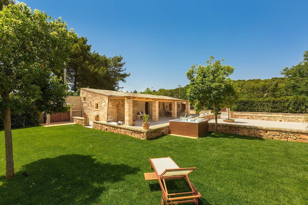 2474 Villa Vanda — 4-Star Luxury Hotel in Specchia, Italy