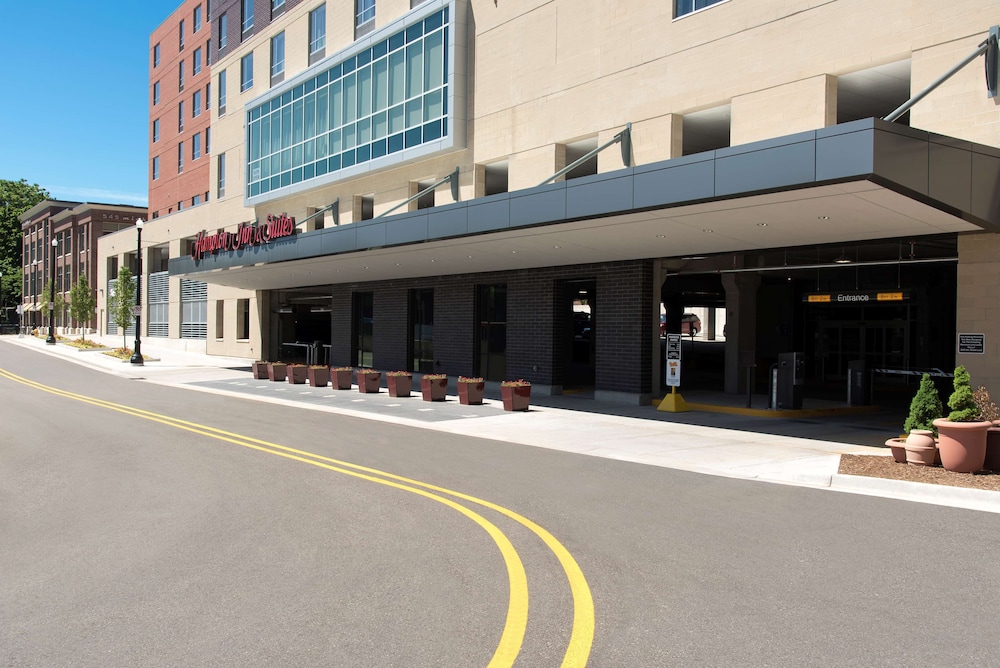 Hampton Inn & Suites Grand Rapids Downtown - photo 67
