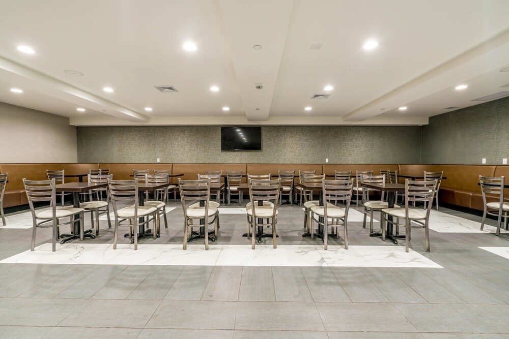 LeTap Hotel near AirTrain JFK Airport - photo 40