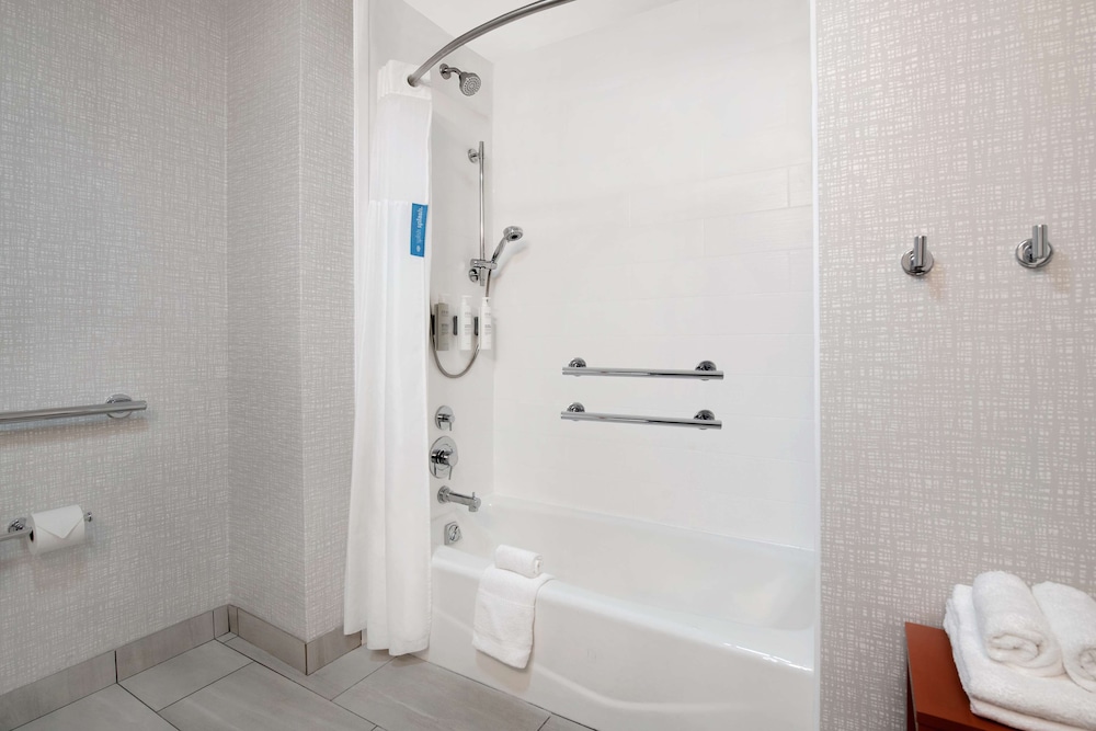 Hampton Inn Easley - photo 31