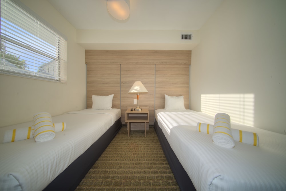 Club Lux Resort By the Beach - photo 7