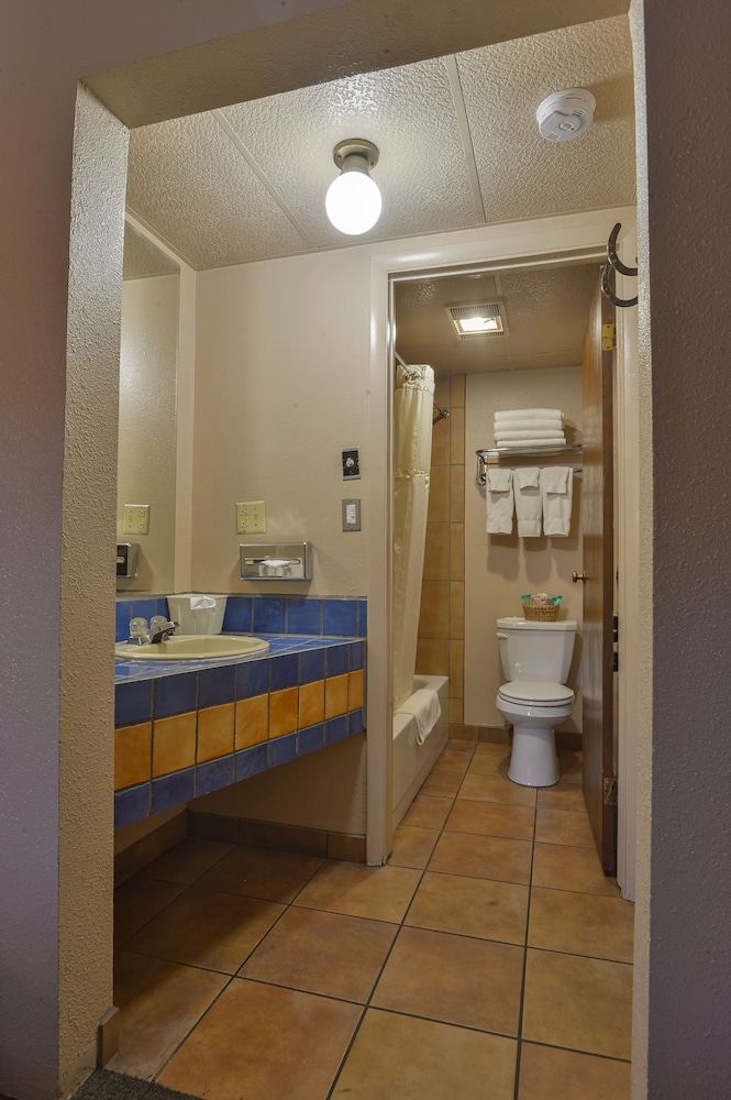 Moab Rustic Inn - photo 34