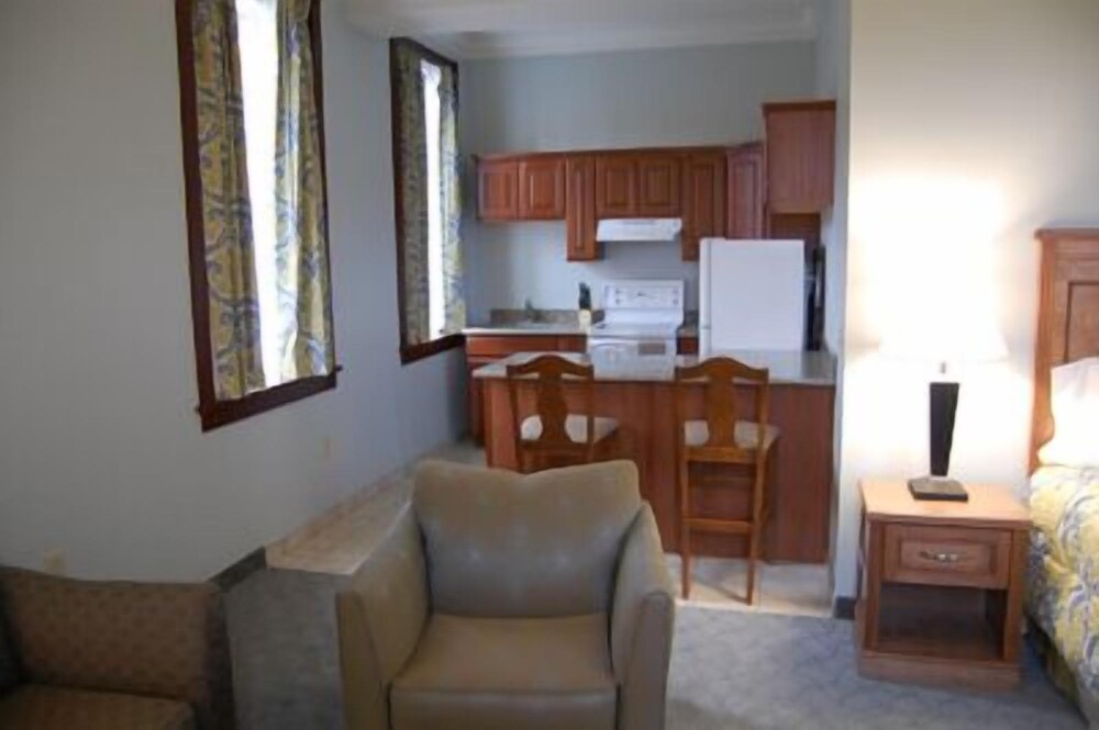 Marina Inn & Suites — Sackets Harbor — photo 5