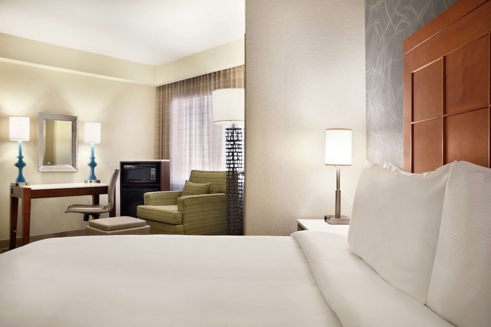 Embassy Suites by Hilton San Antonio Airport - photo 6