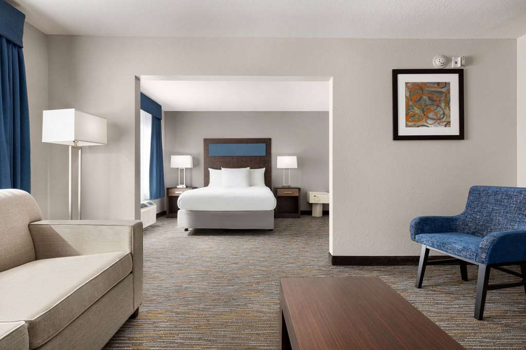 Wingate By Wyndham Southport - photo 16