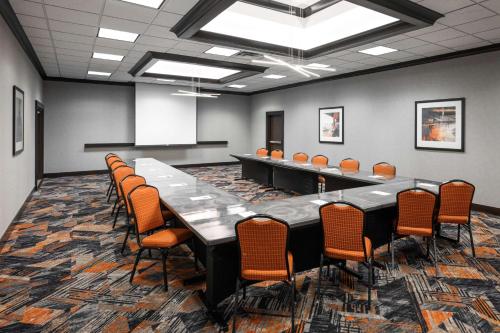 Evansville Plaza Hotel And Suites - photo 25