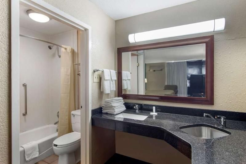 Suburban Extended Stay Hotel - photo 22