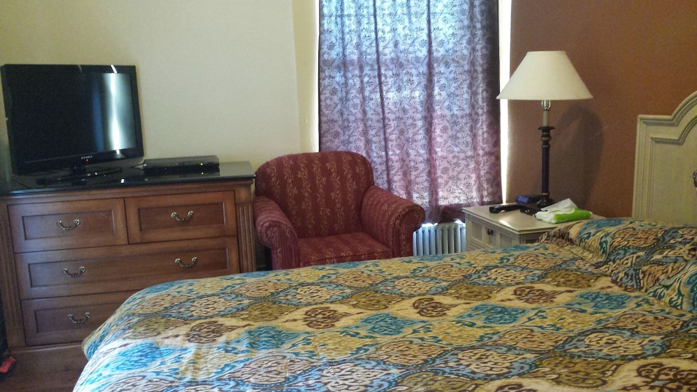 El Capitan Hotel - photo 9