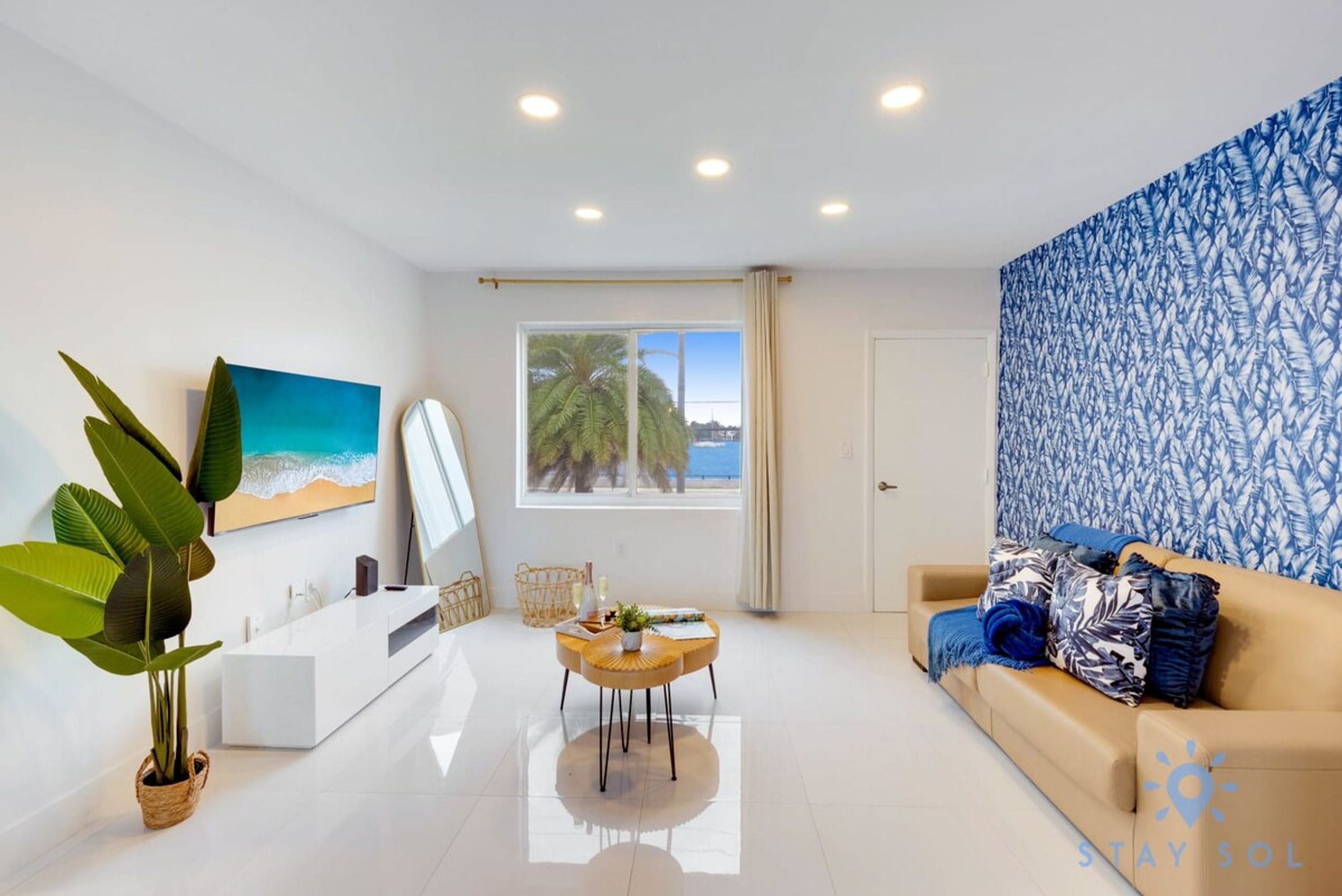 Free Parking Bay View Pool Step To Beach — 4-Star Luxury Hotel in Hollywood, United States