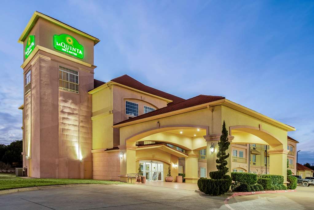 La Quinta Inn & Suites by Wyndham Glen Rose - photo 7