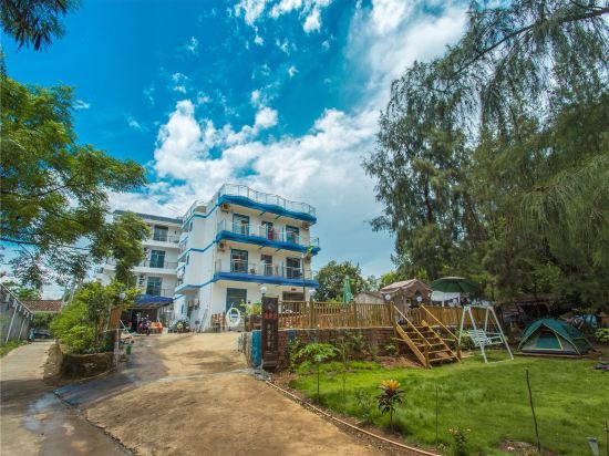 Slowly the waves in Beihai, People's Republic of China