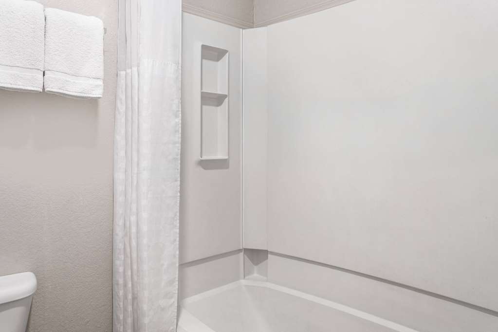 Days Inn by Wyndham Ardmore - photo 15