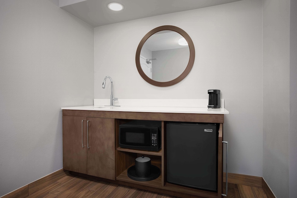 Hampton Inn Yorkville - photo 6