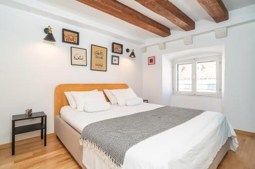 Lores Apartment