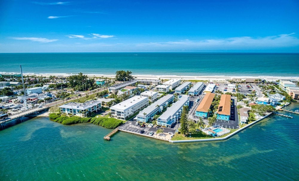 Anna Maria Island Beach Palace - photo 3