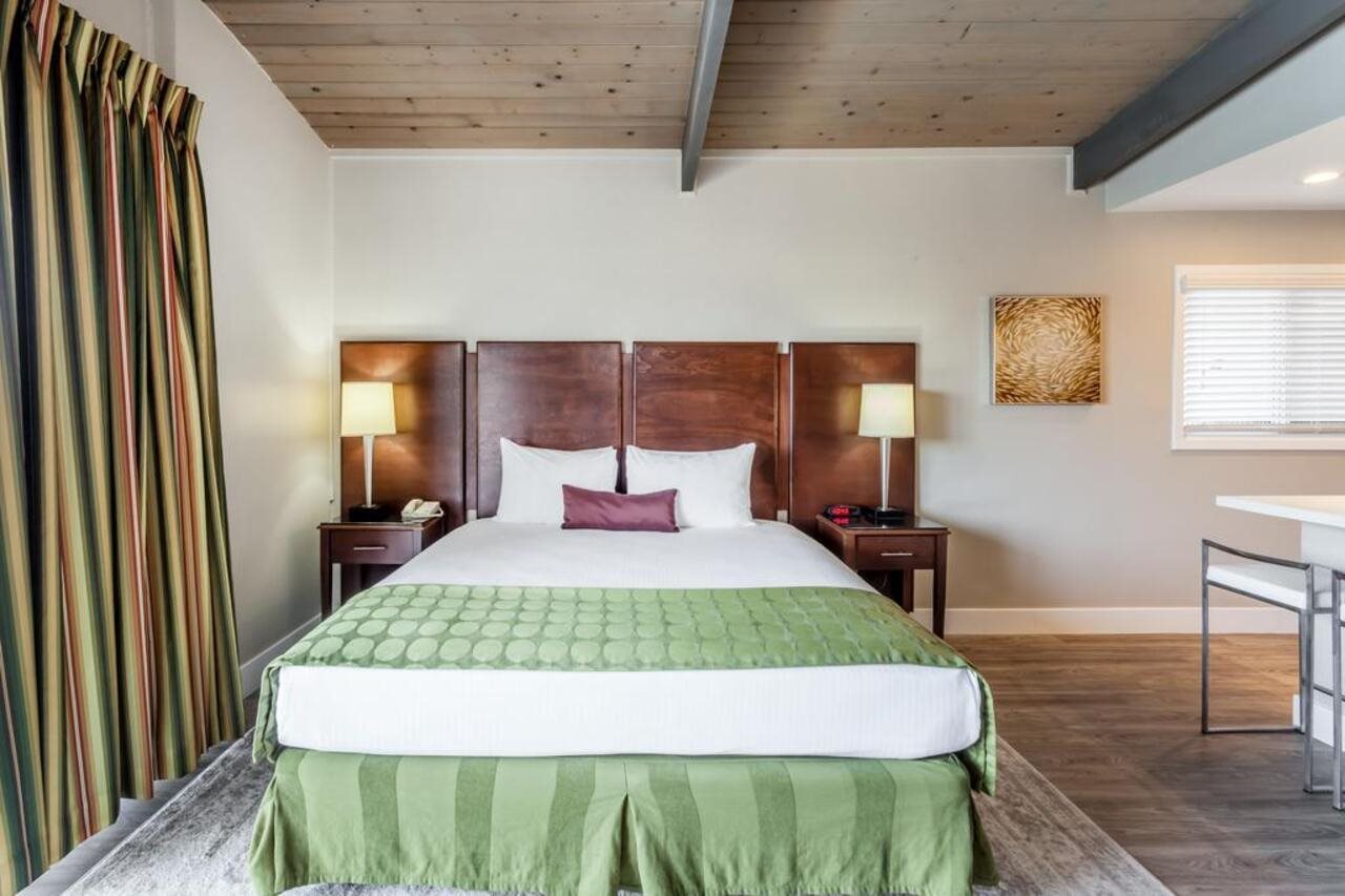 Ramada Hotel and Conference Center by Wyndham San Diego North - photo 5
