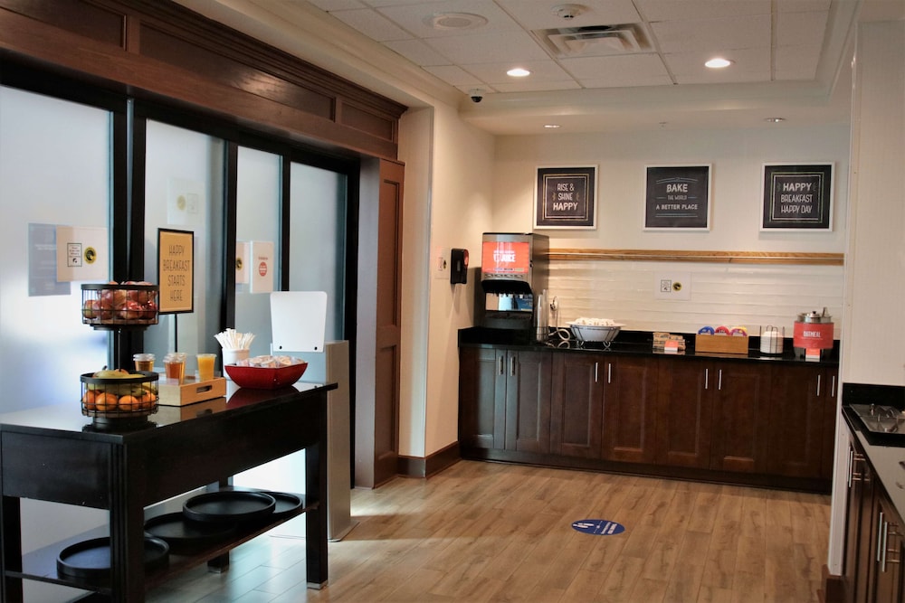 Hampton Inn & Suites Jacksonville Beach Blvd Mayo Clinic - photo 34