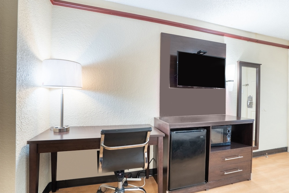OYO Hotel Tulsa N Sheridan Rd & Airport - photo 24
