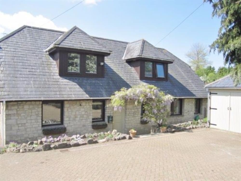Hare Lodge B and B — 4-Star Luxury Hotel in Salisbury, United Kingdom