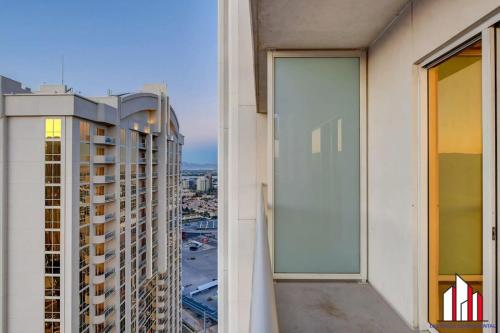 MGM Signature 36 705 F1 Track & Strip View Balcony