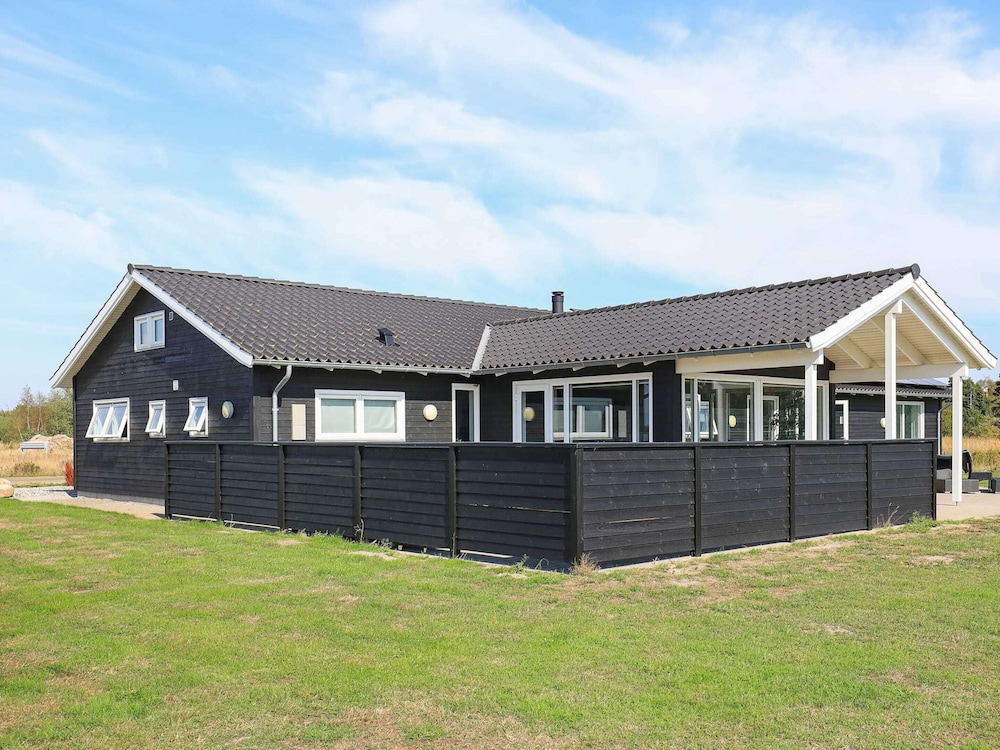Luxury Retreat with Pool By Traum Ferienwohnungen — 4-Star Luxury Hotel in None, Denmark