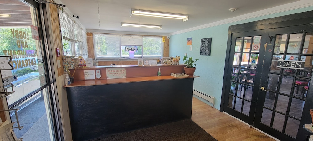 North Shore Wayside Inn — Elliot Lake — photo 2