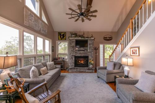 Misty Mountain Hideaway — Blowing Rock — photo 2