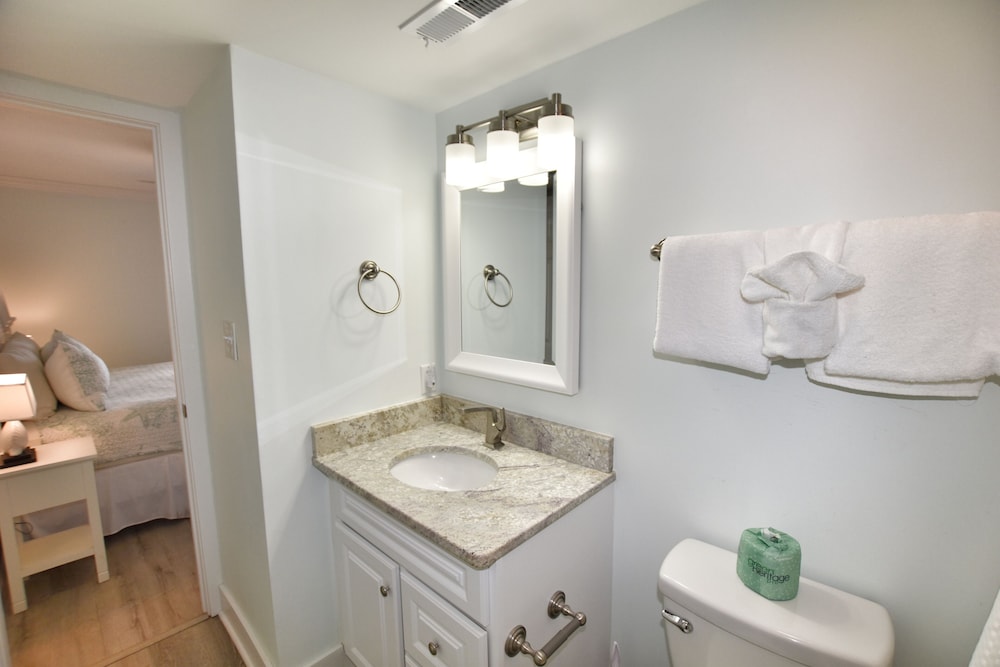 1109 Waters Edge Resort 1 Bedroom Condo by RedAwning - photo 16