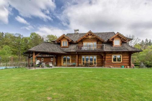 Holzvilla Nähe Krakau — 4-Star Luxury Hotel in Krzywaczka, Poland