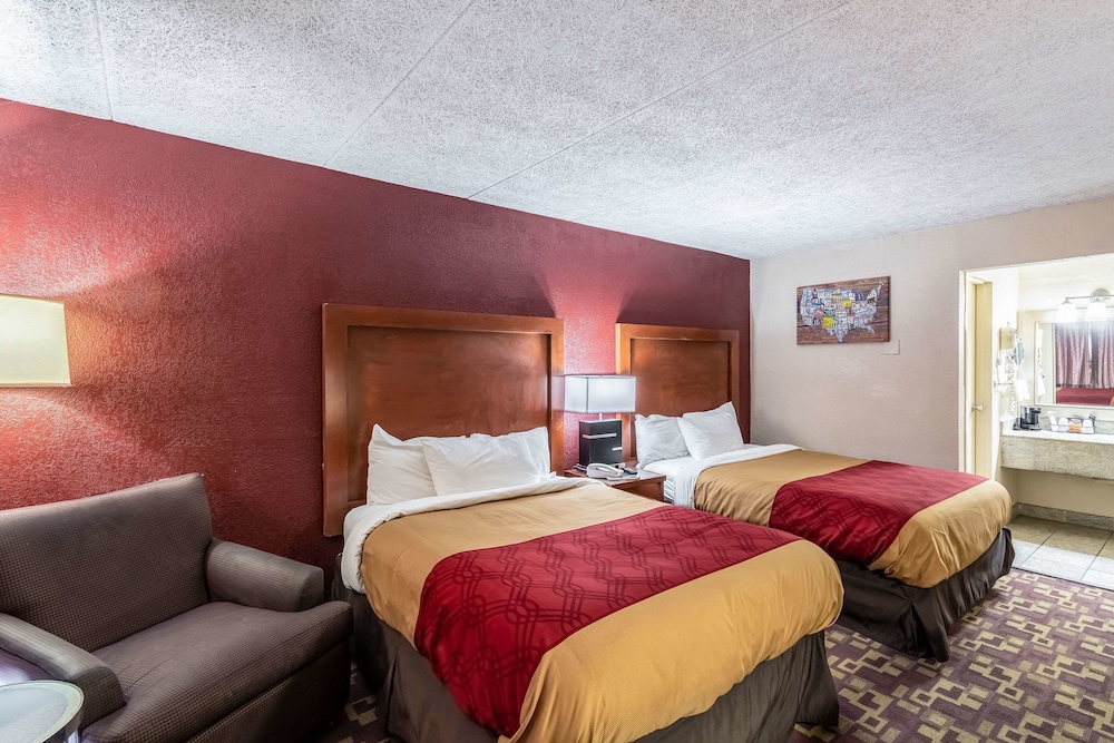Econo Lodge - photo 9