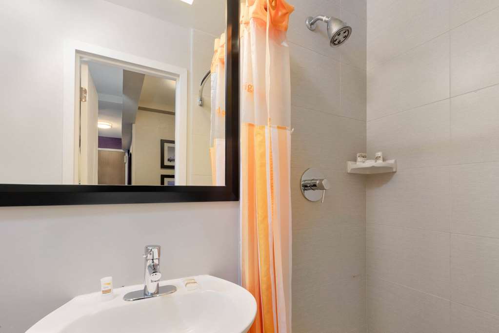 La Quinta Inn & Suites by Wyndham New York City Central Park - photo 31