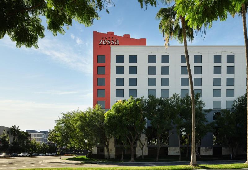 Hotel Zessa Orange County Airport a DoubleTree by Hilton - photo 14