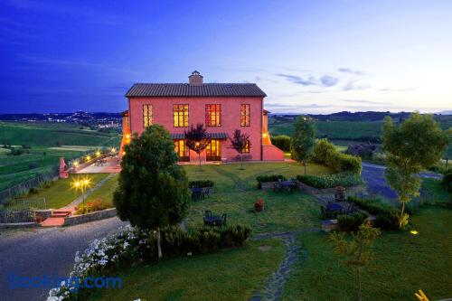 Agriturismo Borgo Vigna Vecchia — 4-Star Luxury Hotel in Cerreto Guidi, Italy