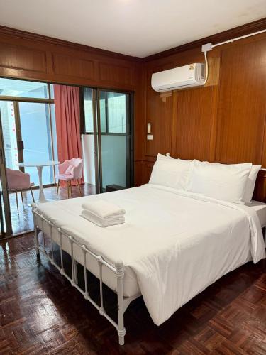 Stay On Sukhumvit Soi 11 สเตย์ ออน สุขุมวิท 11