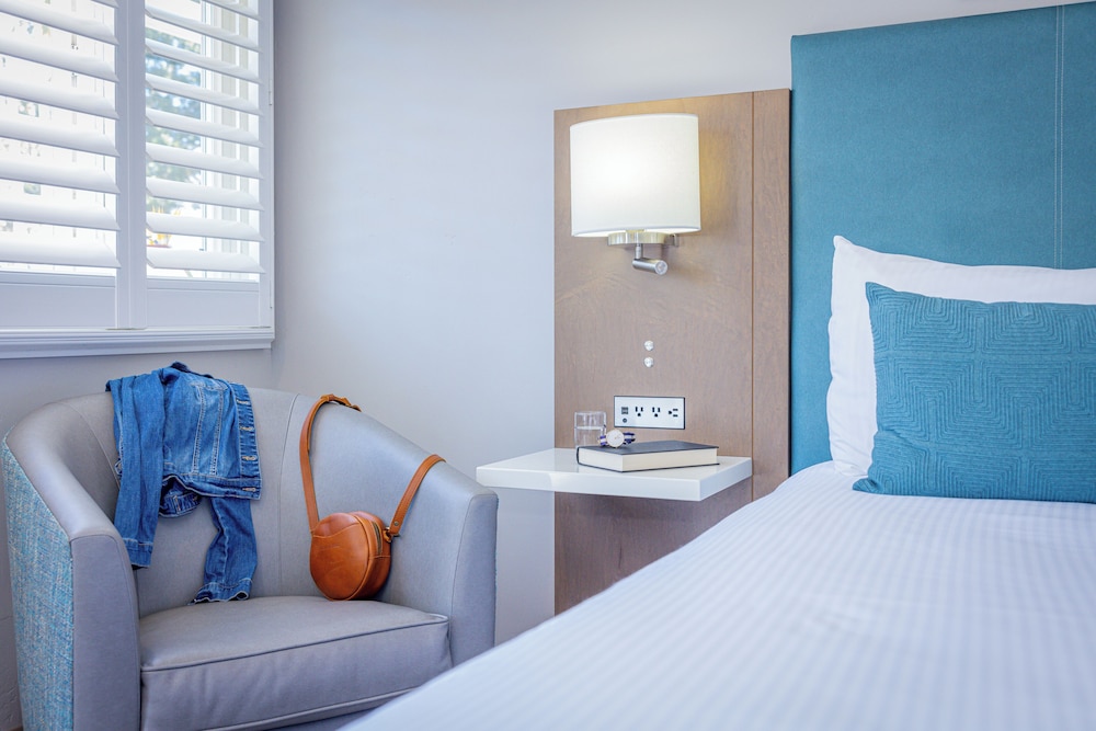 Marina Beach Motel - photo 32