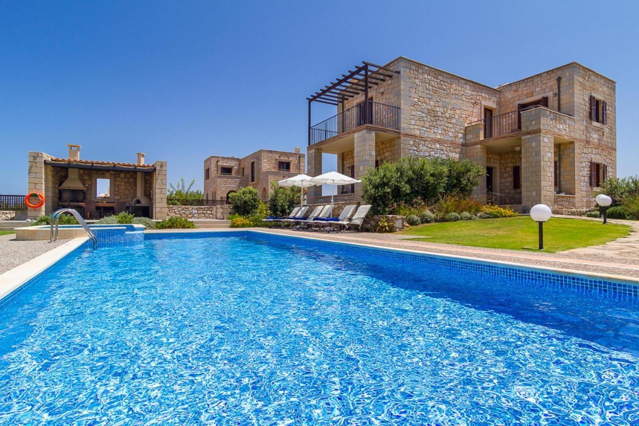 Stone Built Private villa Emerald with pool 30m to Beach & BBQ — 4-Star Luxury Hotel in Kolympari, Greece