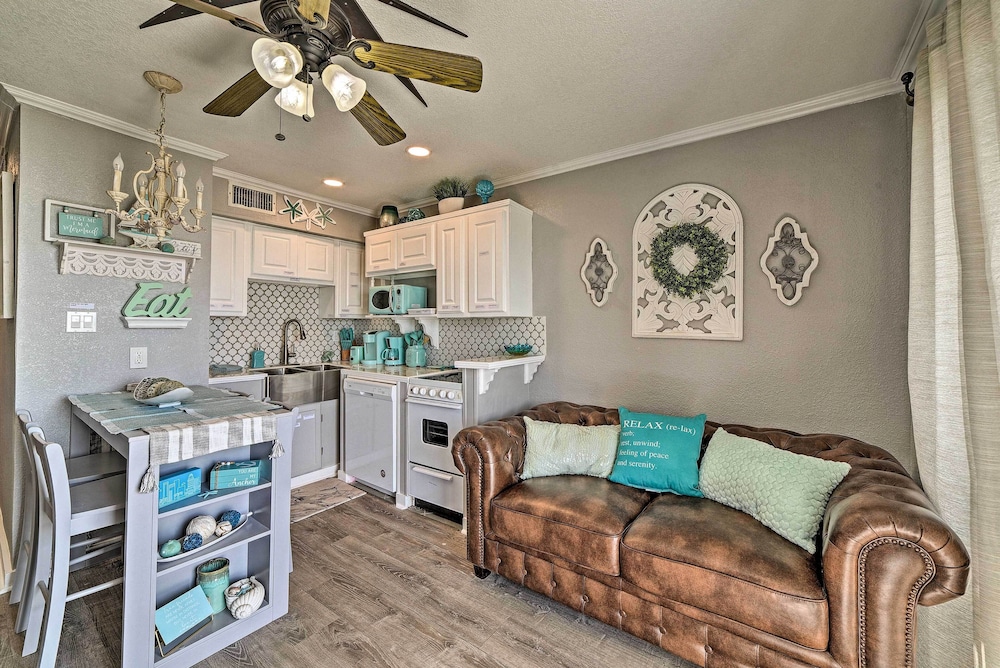 Oceanfront Corpus Christi Condo: Resort Perks - photo 11
