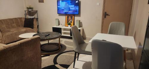 South B 2 bedroom master ensuite Free Secure Parking