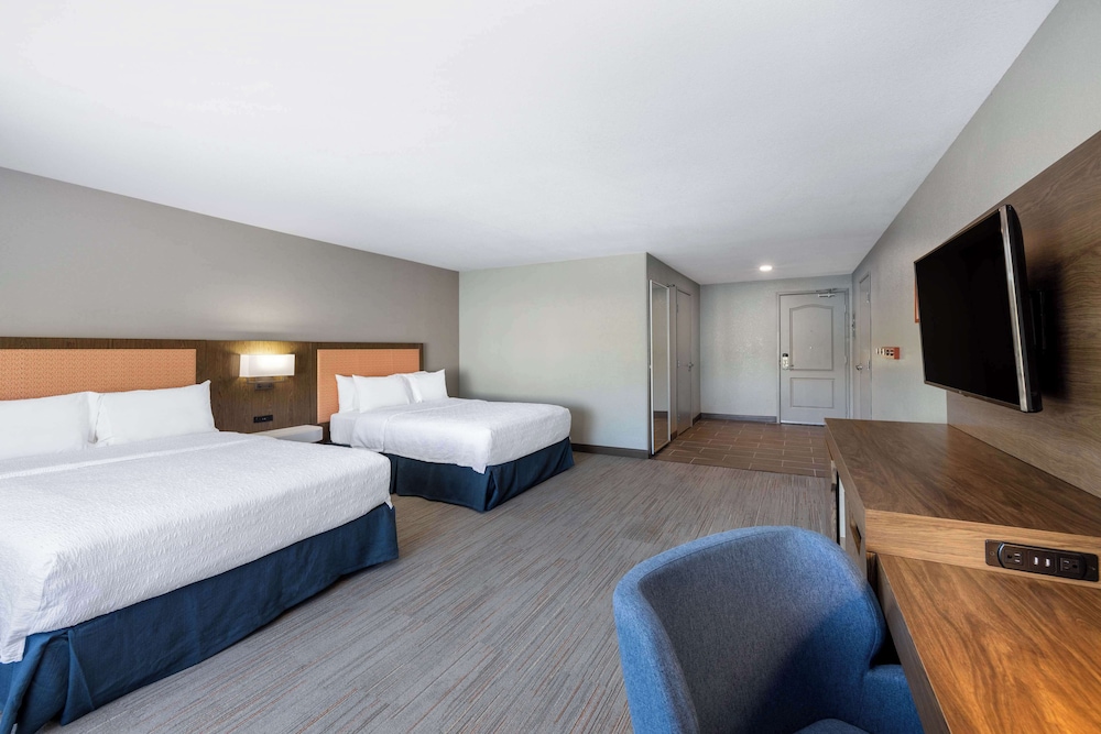 Hampton Inn & Suites Casper - photo 13