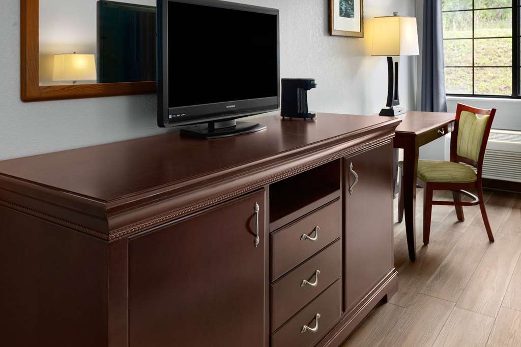 Days Inn by Wyndham Iron Mountain - photo 30