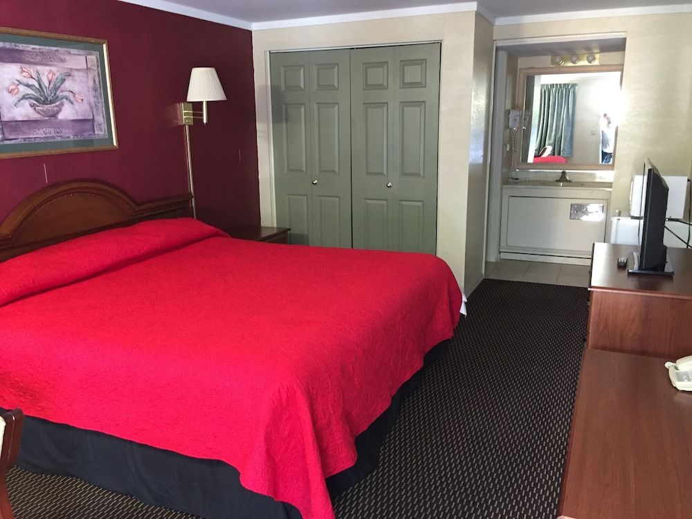 Americas Best Value Inn Merrillville - photo 8