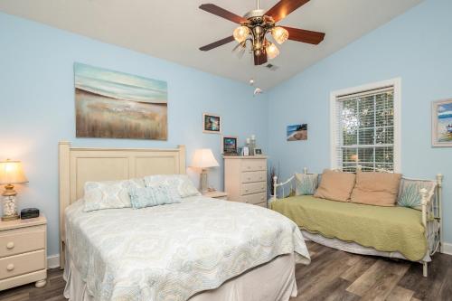 Woodlands Wonder by Oak Island Accommodations - photo 15