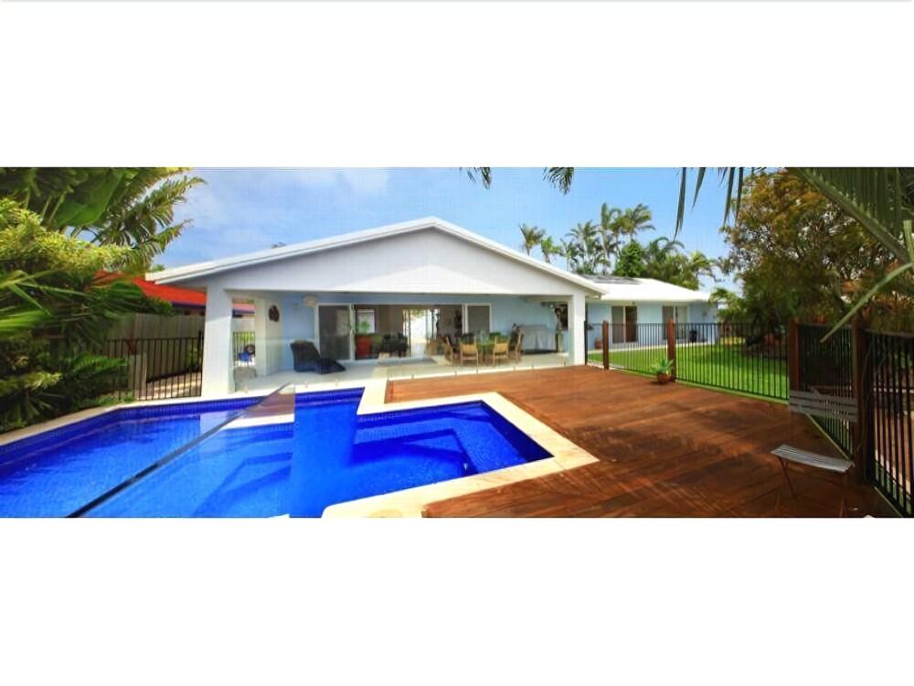 Balyarta Crescent 38 — 4-Star Luxury Hotel in Mooloolaba, Australia