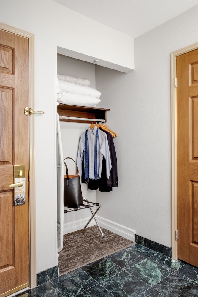 Ayres Suites Mission Viejo Lake Forest - photo 17